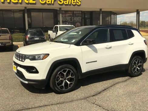 Used 2025 Jeep Compass Limited AWD/4WD image 4