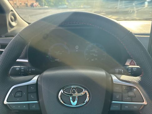 Used 2025 Toyota Sienna XSE w/ XSE Plus Package AWD/4WD image 23