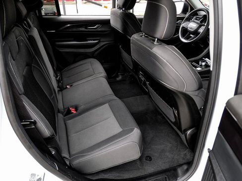 Used 2023 Jeep Grand Cherokee Laredo w/ Luxury Tech Group I image 47