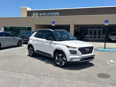 Used 2024 Hyundai Venue Limited FWD image 1
