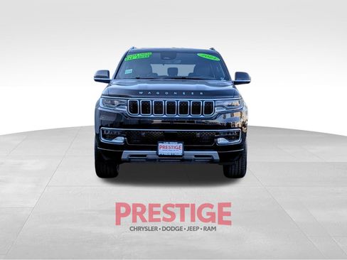 Used 2024 Jeep Wagoneer Series II w/ Flexible Seating Group RWD image 3