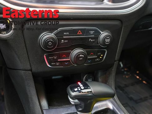 Used 2018 Dodge Charger SXT w/ Blacktop Package RWD image 19