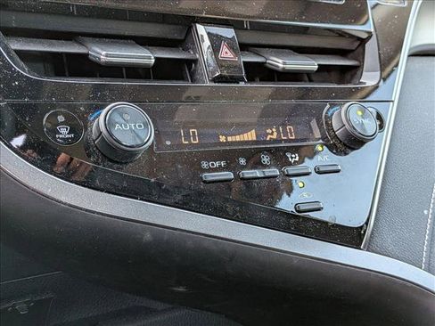 Used 2024 Toyota Camry SE image 7