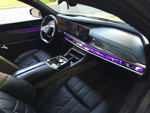 Used 2024 BMW i7 eDrive50 w/ Executive Package RWD image 35