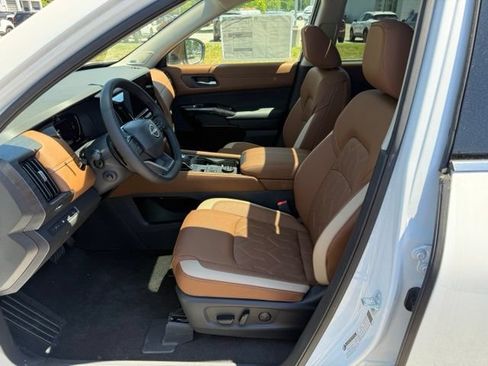 New 2026 Nissan Pathfinder Platinum w/ Cargo Package AWD/4WD image 17