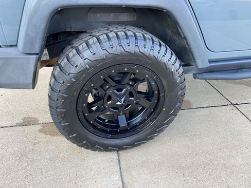 Used 2014 Jeep Wrangler Unlimited Rubicon w/ Connectivity Group AWD/4WD image 28