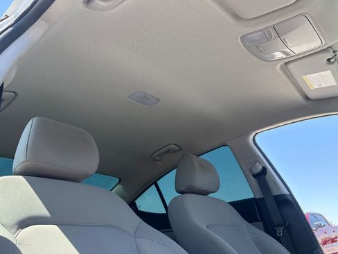 Used 2017 Hyundai Elantra SE FWD image 18