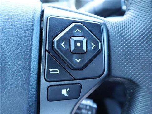 Used 2020 Toyota Tacoma TRD Sport w/ Technology Package AWD/4WD image 15