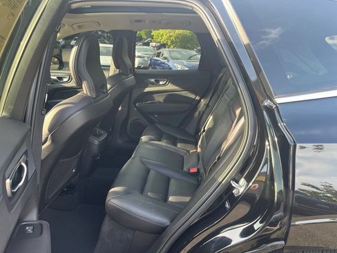 Used 2019 Volvo XC60 T6 Momentum w/ Multimedia Package AWD/4WD image 19