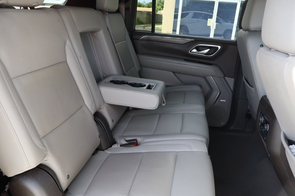 Certified 2024 Chevrolet Suburban LT RWD image 29
