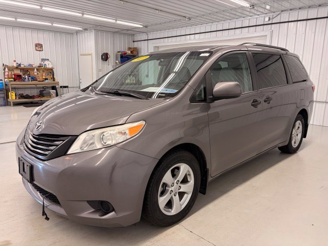 Used 2017 Toyota Sienna L FWD image 3