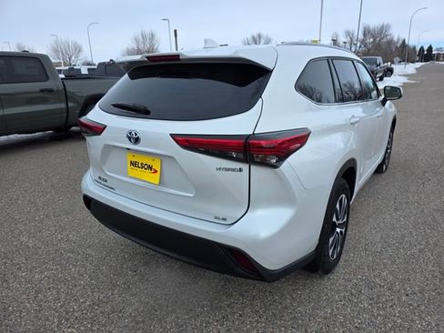 Used 2022 Toyota Highlander XLE image 9