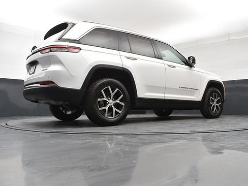 Used 2024 Jeep Grand Cherokee Limited AWD/4WD image 24