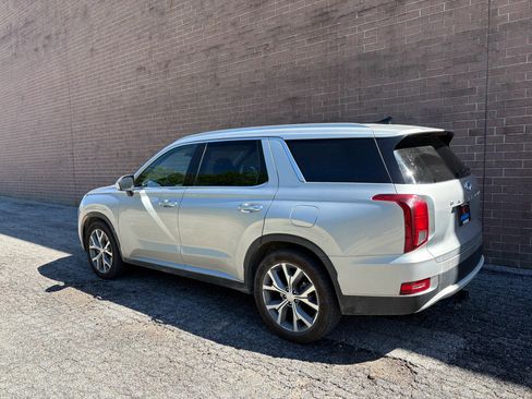 Used 2021 Hyundai Palisade SEL w/ Premium Package FWD image 3