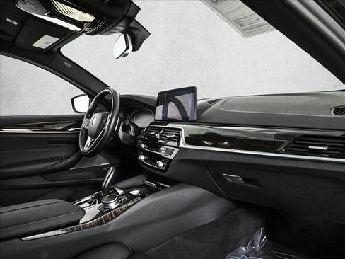 Used 2022 BMW 530i xDrive w/ Premium Package image 22