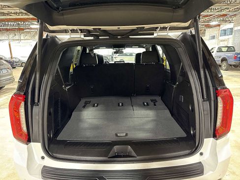 Used 2024 GMC Yukon SLT image 11