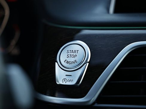 Used 2022 BMW 750i xDrive w/ Luxury Rear Seating Package image 39