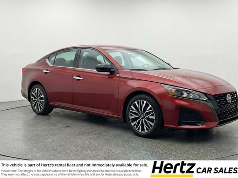 Used 2025 Nissan Altima 2.5 SV image 1