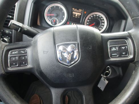 Used 2018 RAM 2500 Tradesman w/ Chrome Appearance Group image 17