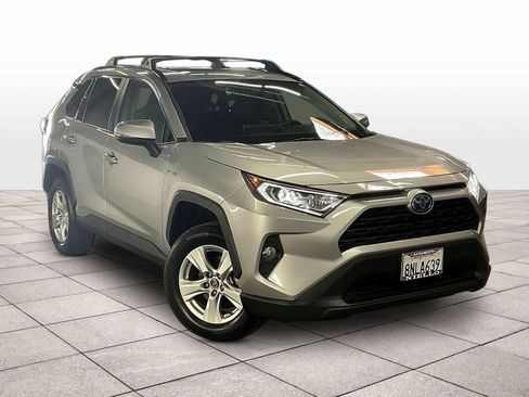 Used 2020 Toyota RAV4 XLE w/ Convenience Package AWD/4WD image 2