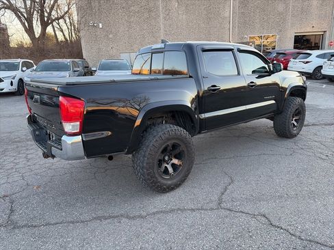 Used 2017 Toyota Tacoma SR5 w/ Tow Package image 5