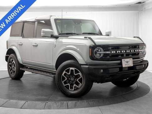 Used 2024 Ford Bronco Outer Banks AWD/4WD image 1