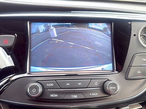Used 2019 Buick Envision Essence FWD image 9