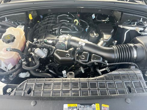 Used 2023 Jeep Grand Cherokee Laredo AWD/4WD image 31