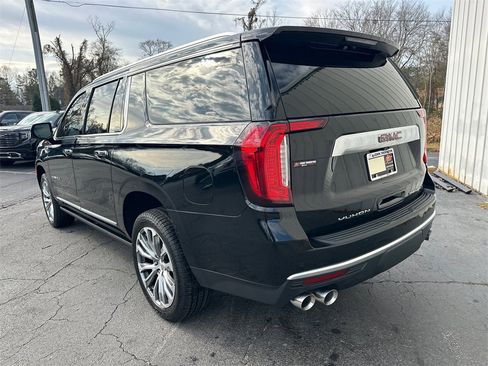 Used 2021 GMC Yukon XL Denali w/ Denali Premium Package image 8