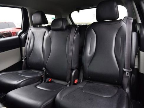 Used 2024 Kia Carnival LX image 21