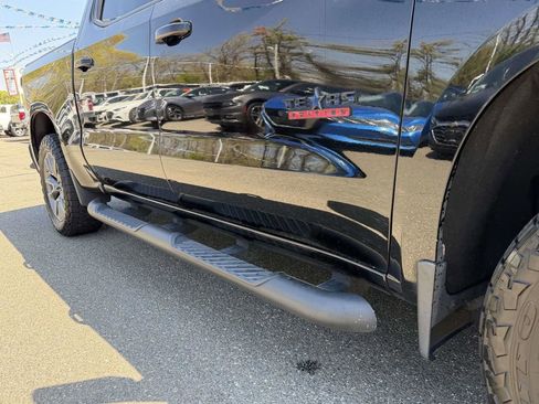 Used 2019 Chevrolet Silverado 1500 RST AWD/4WD image 14