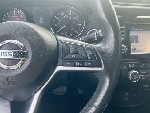 Used 2017 Nissan Rogue SL FWD image 23