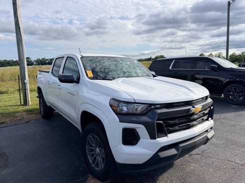 Used 2025 Chevrolet Colorado LT RWD image 2