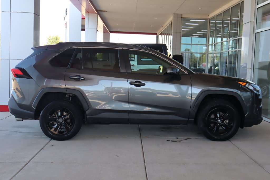 Used 2020 Toyota RAV4 XLE FWD image 11