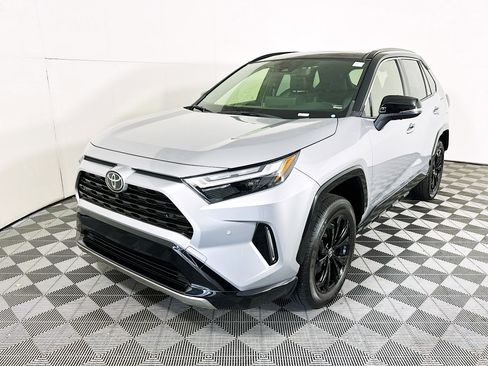 Used 2025 Toyota RAV4 XSE w/ Advanced Technology Package AWD/4WD image 7