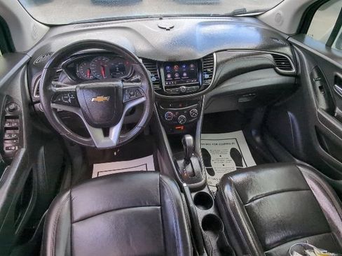 Used 2021 Chevrolet Trax LT w/ Premium Seat Package AWD/4WD image 16