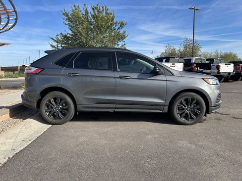 Used 2023 Ford Edge SE w/ Black Appearance Package image 2