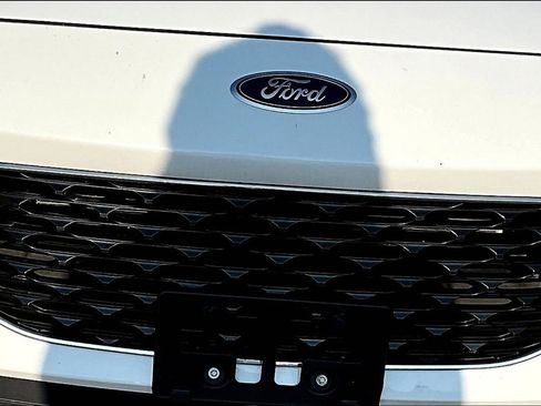 Used 2020 Ford Escape SE image 32