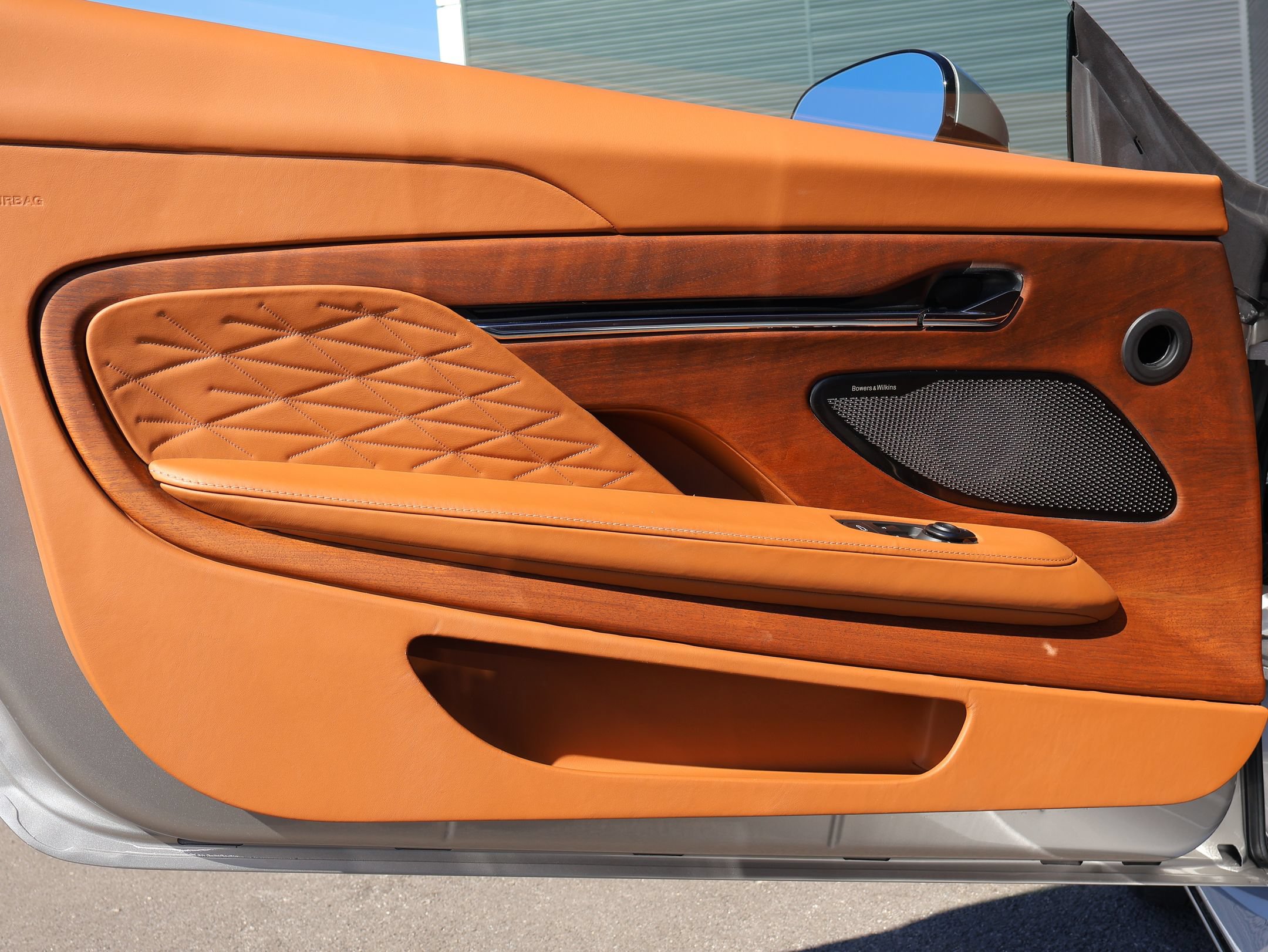 Used 2024 Aston Martin DB12 Convertible RWD image 10