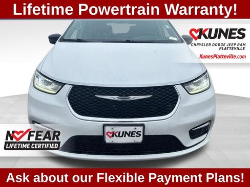 Used 2024 Chrysler Pacifica Touring-L FWD image 11