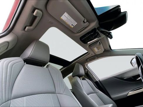 Used 2024 Toyota Venza Limited image 24