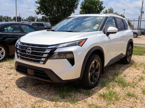 Used 2024 Nissan Rogue SV w/ SV Premium Package FWD image 1