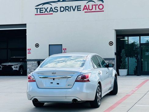Used 2013 Nissan Altima 2.5 S FWD image 8