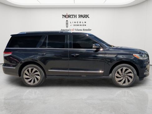Used 2023 Lincoln Navigator Reserve AWD/4WD image 7