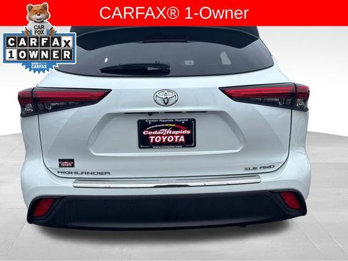 Used 2022 Toyota Highlander XLE AWD/4WD image 4