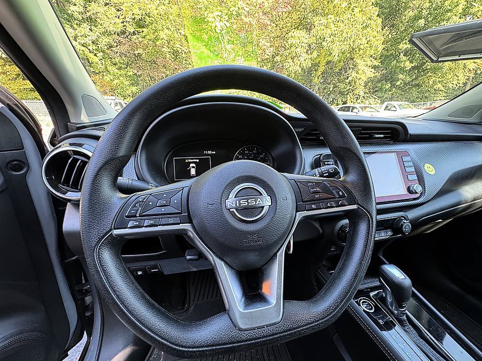 Used 2022 Nissan Kicks SV w/ Interior Electronics Package FWD image 9
