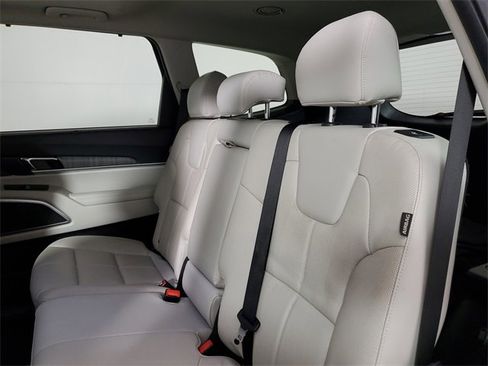 Used 2023 Kia Telluride EX image 12