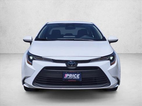 Used 2024 Toyota Corolla LE FWD image 2