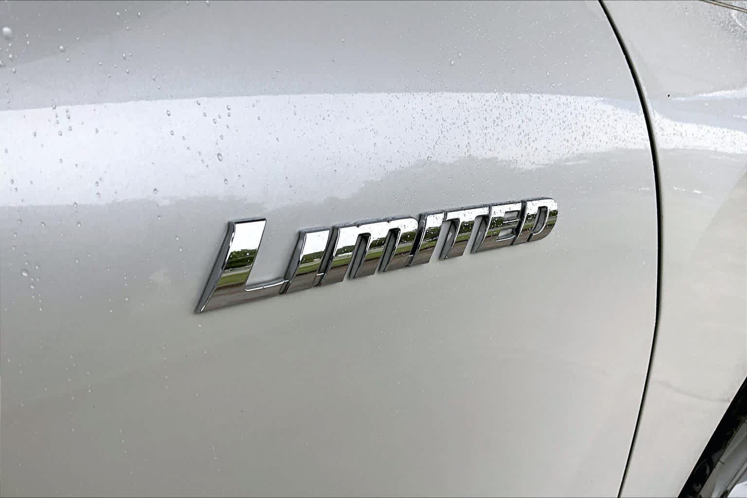 Used 2013 Toyota Highlander Limited AWD/4WD image 9