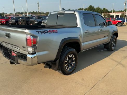 Used 2022 Toyota Tacoma TRD Off-Road image 8